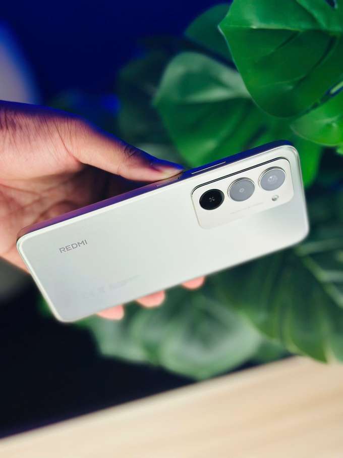 Redmi 15 với sở hữu thiết kế hiện đại, tinh tế với các đường nét được gia công tỉ mỉ