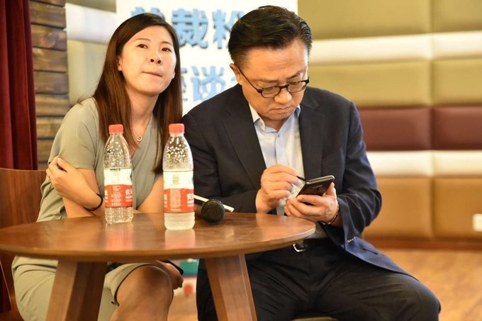 Bất ngờ CEO Samsung vô tình dùng Samsung Galaxy Note9 giữa đám đông 1