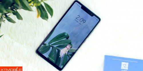 Xiaomi Mi 8 SE 'đánh bật' cả iPhone X - Sự thật hay trò đùa?