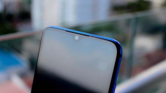 Màn hình giọt nước chứa camera selfie 32MP