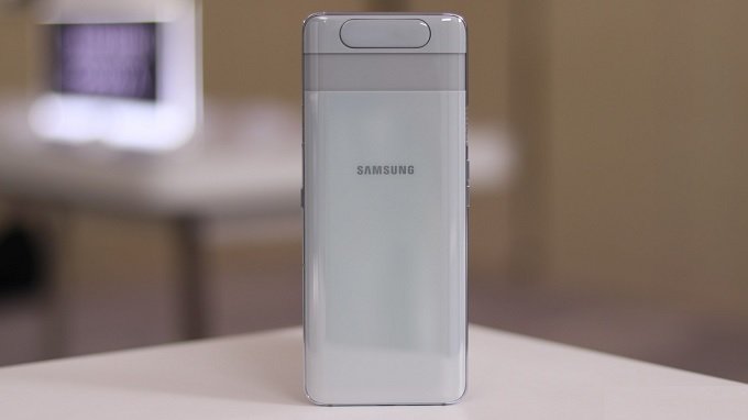 Thiết kế Samsung A80 khá độc đáo