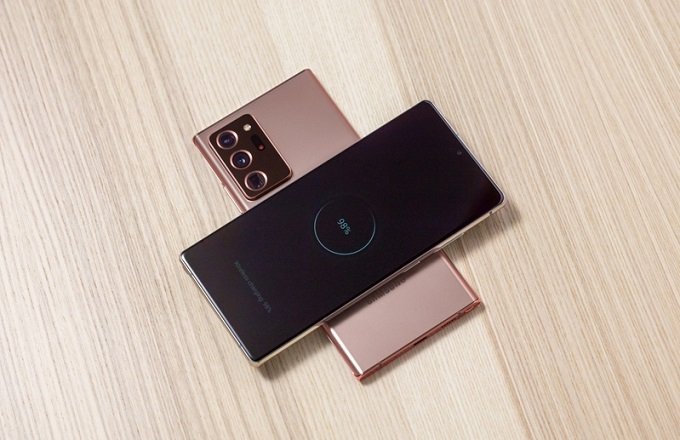 Galaxy Note 20 Ultra được ưu ái trang bị màn hình 6,9 inch, độ phân giải 2K+