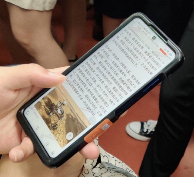 Hình ảnh thực tế Redmi Note 10 xuất hiện trên tàu điện ngầm ở Trung Quốc