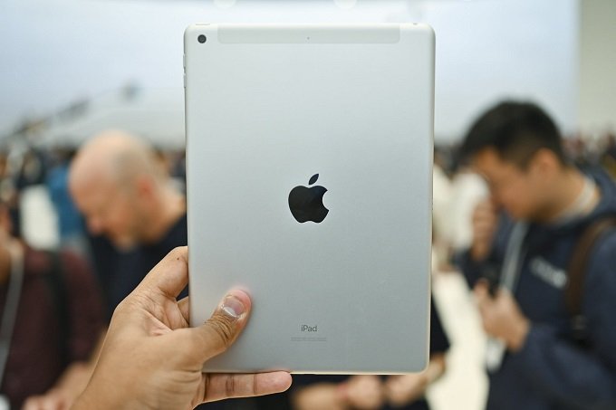 iPad Gen 8 32GB 4G được trang bị cụm camera đơn ở mặt sau 8MP với khẩu độ f/2.4