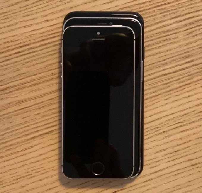 iPhone 12 5.4 inch sẽ có kích thước lớn hơn khoảng 6mm so với iPhone SE thế hệ đầu tiên