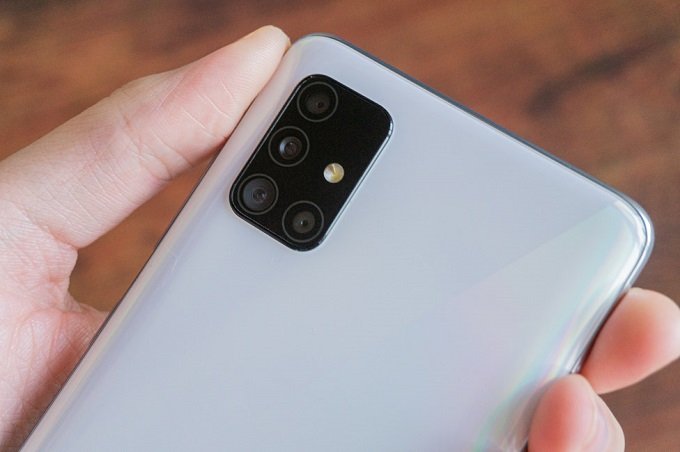 Galaxy A52 sẽ được trang bị 4 cảm biến, ở mặt sau gồm: Camera chính 64MP