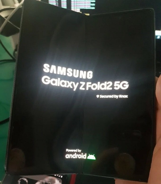 Galaxy Z Fold 2 bất ngờ lộ ảnh thực tế 