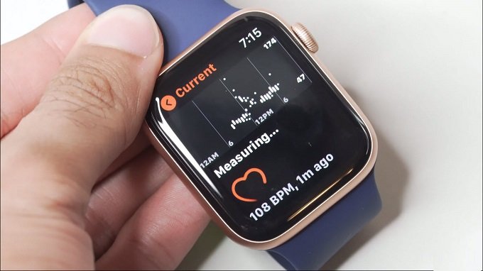 Apple Watch SE 44mm (GPS) lại được trang bị màn hình Retina mang đến độ sáng cao
