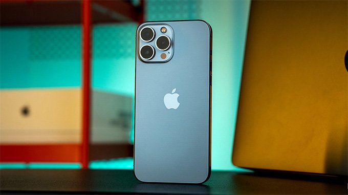 iPhone 13 Pro Max sử dụng mặt lưng kính với khung thép không gỉ