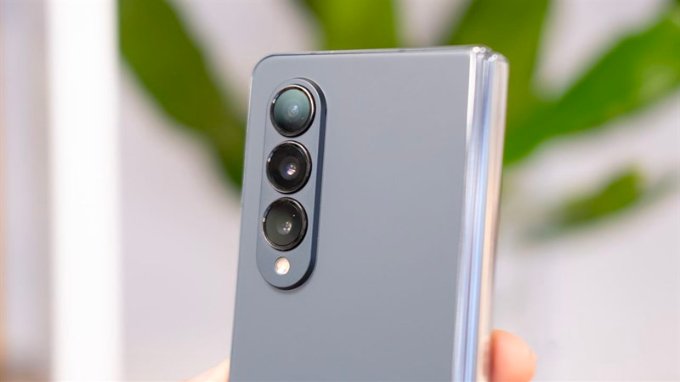 Hệ thống cụm 3 camera trên Galaxy Z Fold 5