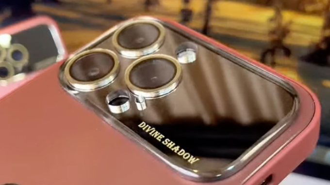 Màn hình phụ đặt cạnh cụm camera trên iPhone 15 Ultra concept