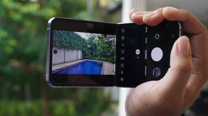 Galaxy Z Flip 5 và Z Flip 4 đều sở hữu cụm camera kép