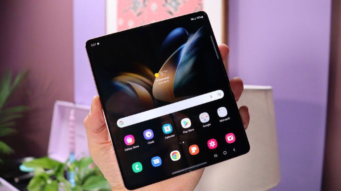 Màn hình của Galaxy Z Fold 5 và OnePlus V Fold đều sắc nét 