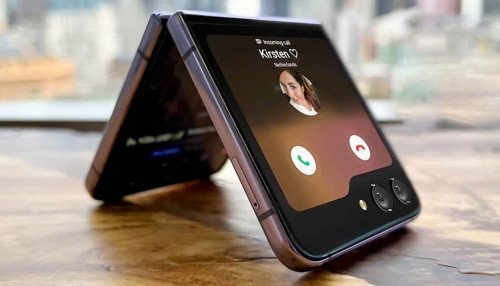 Galaxy Z Flip 5 sẵn sàng đối đầu với Motorola Razr Plus trong những hình ảnh thực tế mới bị rò rỉ