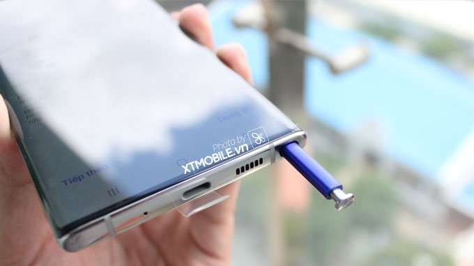 Bút S-Pen được trang bị ở cạnh dưới điện thoại Galaxy Note 10 Plus 5G 