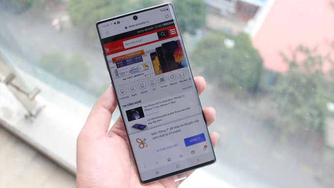 Galaxy Note 10 Plus Mỹ được trang bị màn hình nốt ruồi với kích thước lên tới 6.8 inch