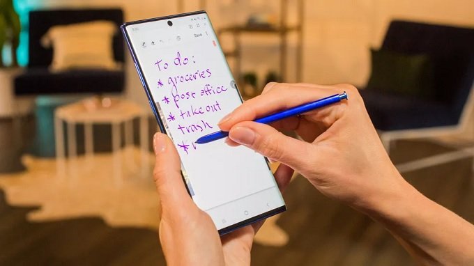 Bút S Pen trên Galaxy Note 10 Plus 5G màu xanh tích hợp nhiều tính năng mới