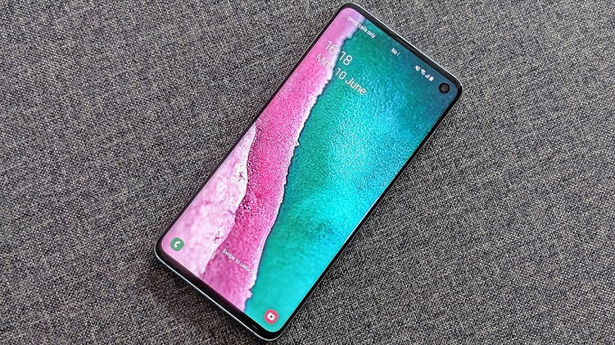 Màn hình đục lỗ trên Galaxy S10