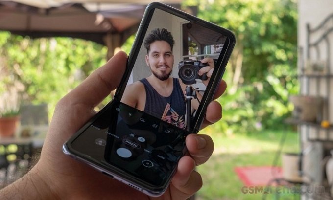 Camera selfie của Galaxy Z Flip không được đánh giá cao
