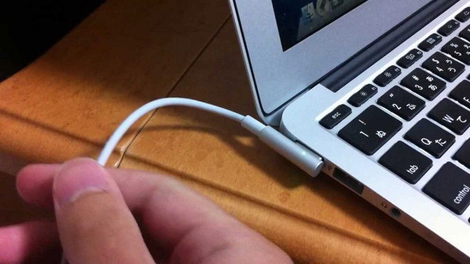 Giao thức MagSafe 1 trên MacBook