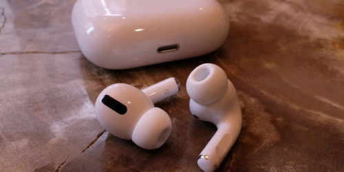 Airpods Pro có thêm tính năng giả lập âm thanh vòm 3D và khả năng chuyển đổi liền mạch giữa các thiết bị Apple