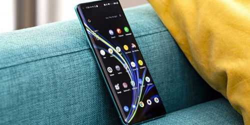 Trên tay OnePlus 8 Pro - Mức giá của Flagship và đi kèm rất nhiều thứ mới mẻ