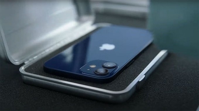 iPhone 12 Mini - Nhỏ gọn, màn hình OLED, camera kép, nhưng mà không nhiều pin