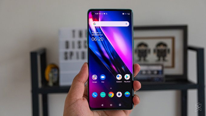 Màn hình vát cong 2 cạnh trên OnePlus 8 Pro