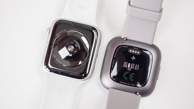 Mỗi smartwatch có trang bị cảm biến cao cấp riêng