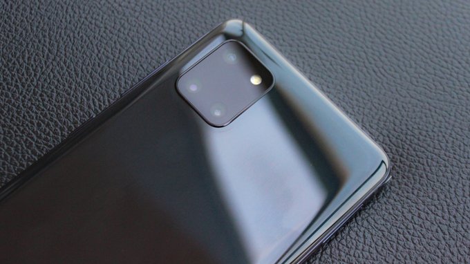 Galaxy Note 10 Lite 128GB được trang bị hệ thống 3 camera ở mặt sau