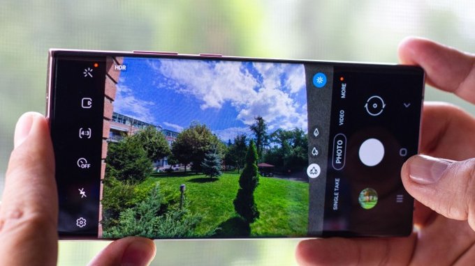 camera Galaxy Note 20 Ultra được hỗ trợ zoom quang 5x và zoom kỹ thuật 50x
