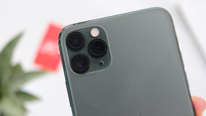 Cụm camera nổi bật và kỳ lạ của iPhone 11 Pro