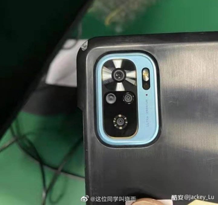 Hình ảnh thực tế Xiaomi Redmi K40 lần đầu lộ diện, xác nhận có màn hình nốt ruồi, 4 camera sau