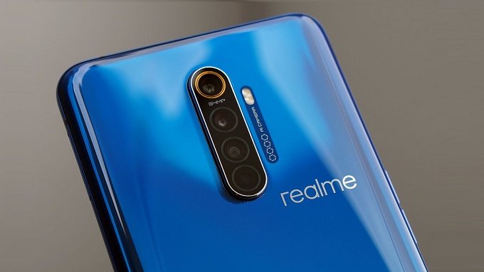 Realme X2 Pro sở hữu hệ thống camera 4 ống kính sếp dọc ở mặt sau