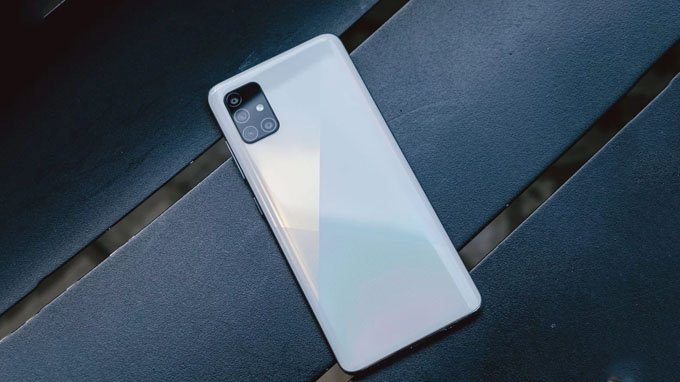 Galaxy A51, model được xem là một trong những ngôi sáng nhất của năm 2019