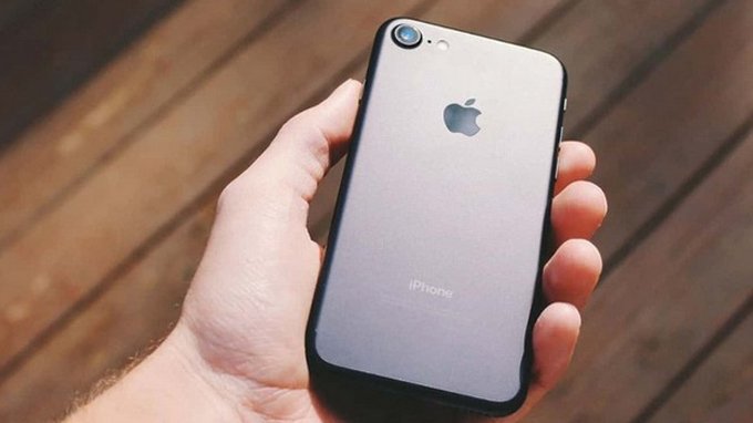 Apple tiếp tục nối tiếp tích hợp ý TrueDepth độc quyền bên trên iPhone mới