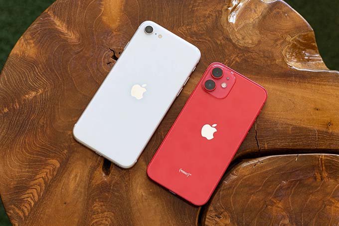 iPhone SE 2020 có giá bán rẻ hơn rất nhiều so với iPhone 12 mini