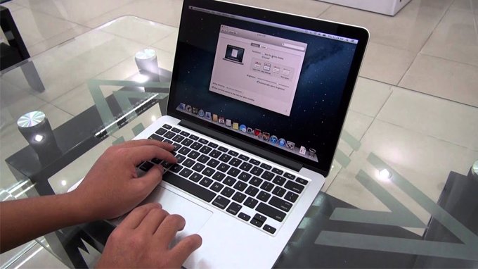 Macbook Pro 2015 128GB sở hữu màn hình Retina 13-inch có độ phân giải lên đến 2560 × 1600 pixel