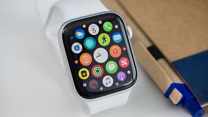Apple Watch series 5 44mm GPS cũ vẫn sử dụng ngôn ngữ thiết kế quen thuộc 