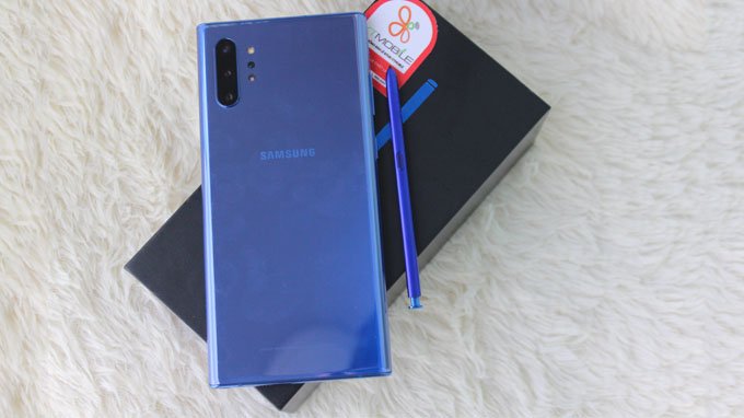 Thiết kế Galaxy Note 10 Plus 5G màu xanh cũng được hoàn thiện từ khối kim loại