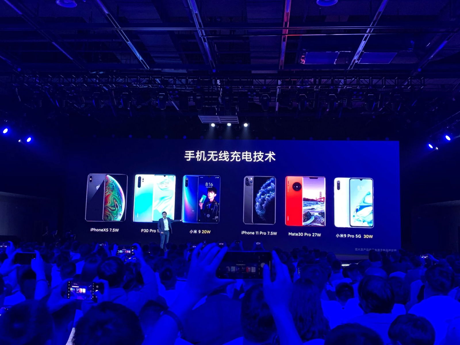 Xiaomi Mi 9 Pro 5G có hai màu sắc là Dream White và Titanium Silver Black