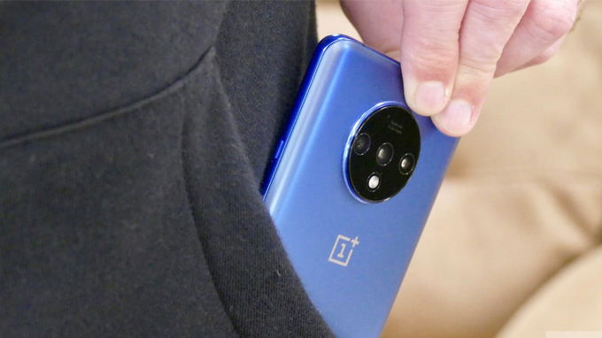 Lý do OnePlus 7T không hỗ trợ sạc không dây