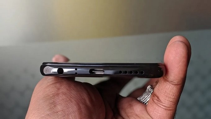 Redmi Note 8 được tặng kèm cục sạc nhanh 18W trong hộp