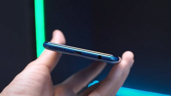 Samsung Galaxy A10s vẫn giữ lại jack cắm tai nghe 3.5 mm 