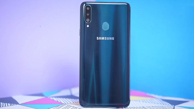 Thiết kế Samsung Galaxy A20s có khá nhiều điểm tương đồng so với bản tiền nhiệm