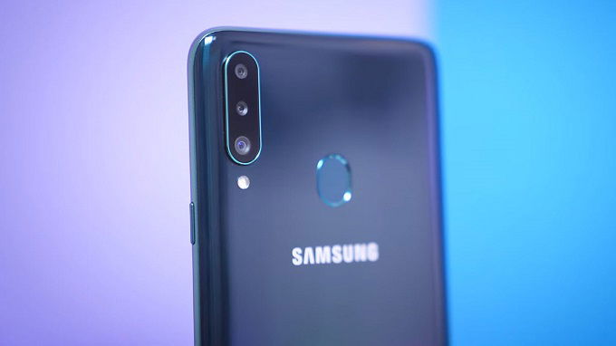 Camera Galaxy A20s đi cùng 3 ống kính với độ phân giải lần lượt là 13MP, 8MP, 5MP