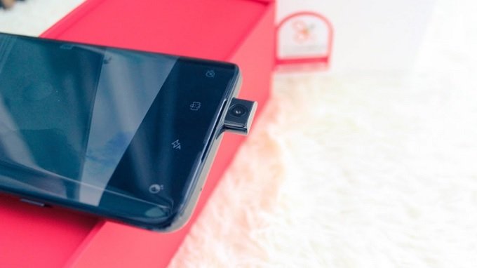 Cụm camera thò thụt linh hoạt của OnePlus