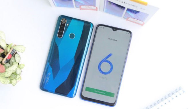 Thiết kế mặt lưng Realme Q khá lạ lẫm