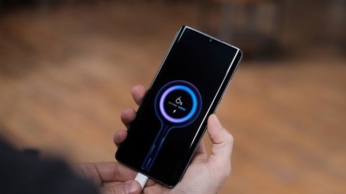 Xiaomi Mi Note 10 Pro vẫn sở hữu thiết kế sang trọng và mạnh mẽ tương tự như Mi Note 10