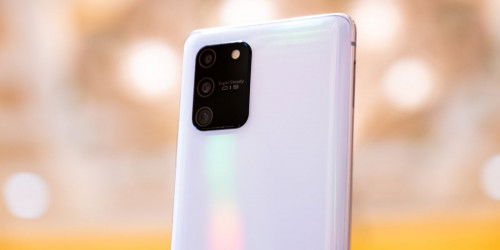 So sánh Galaxy S10 Lite và S10e: Hai em út S10 tranh ngôi cao thấp